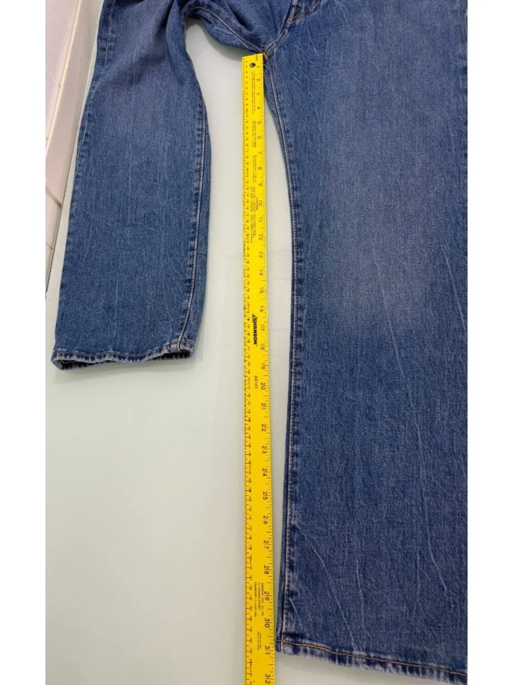 Levis Premium 501 Jeans Mens 34X32 Button Fly Denim Straight Leg Medium Wash